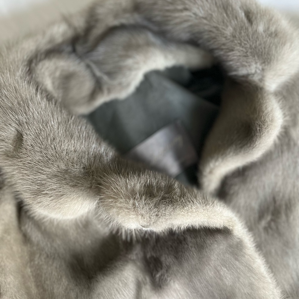 Gorgeous light grey Mink jacket perfect conditions from Paris - Picture 8 of 16
